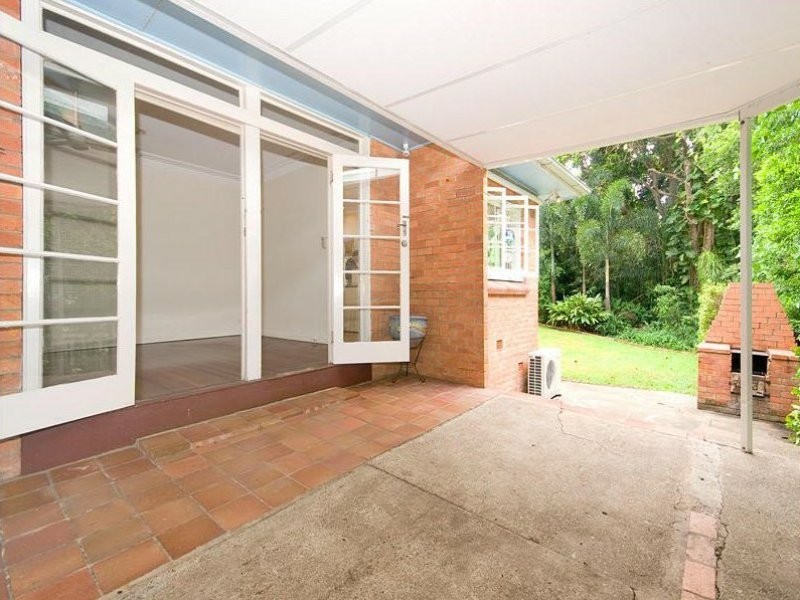 29 Beatrice Street, Bardon QLD 4065