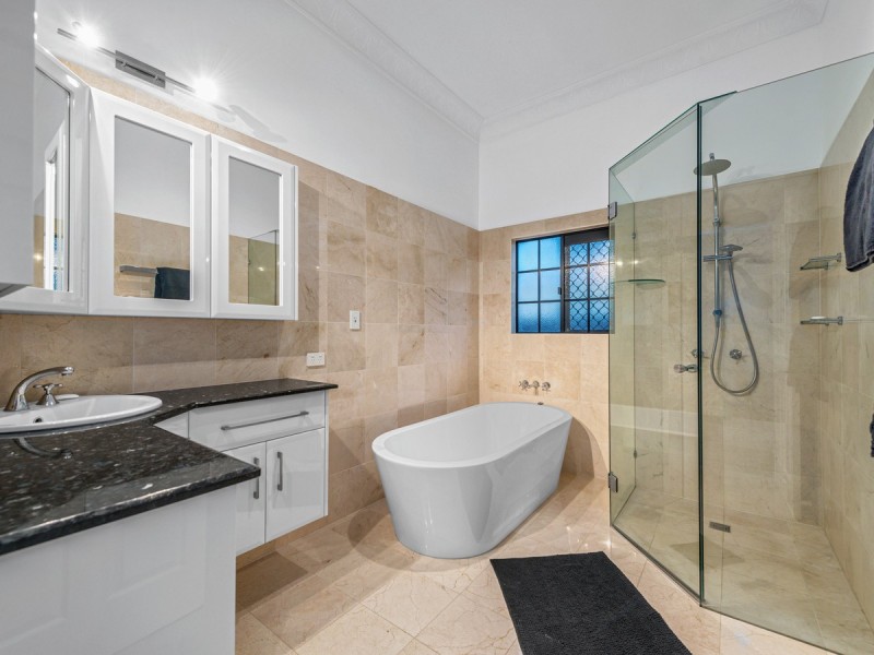 62 Crescent Road, Hamilton QLD 4007