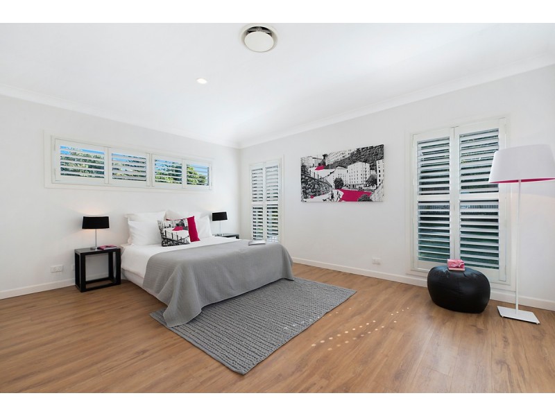 54 Waverley Road, Camp Hill QLD 4152