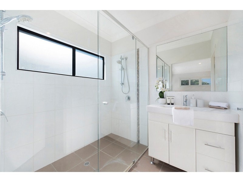 54 Waverley Road, Camp Hill QLD 4152