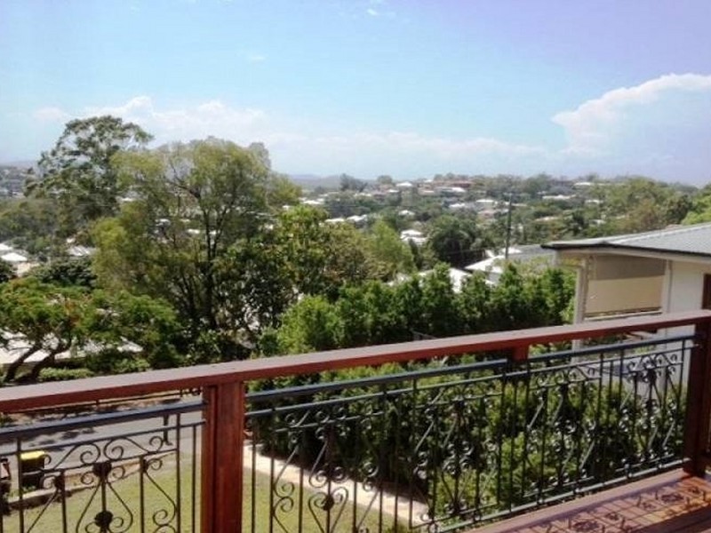 73 LANSDOWNE STREET, Newmarket QLD 4051