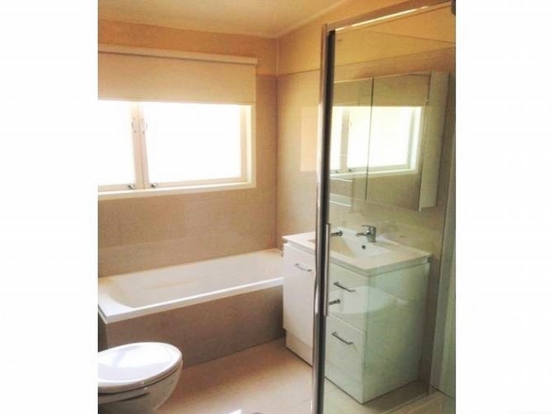 73 LANSDOWNE STREET, Newmarket QLD 4051