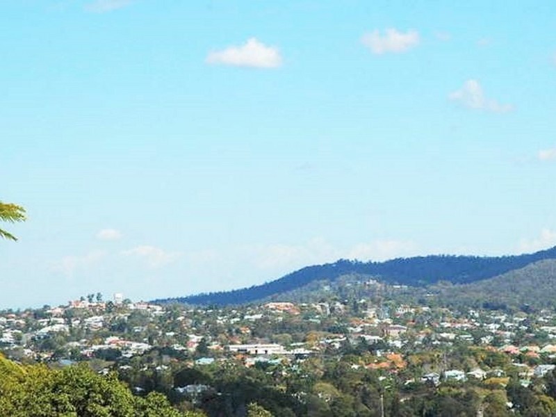 73 LANSDOWNE STREET, Newmarket QLD 4051