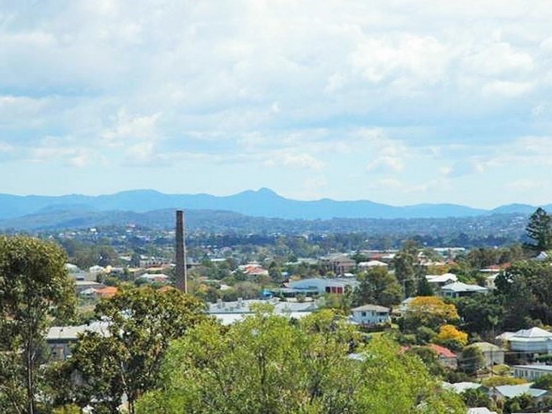 73 LANSDOWNE STREET, Newmarket QLD 4051