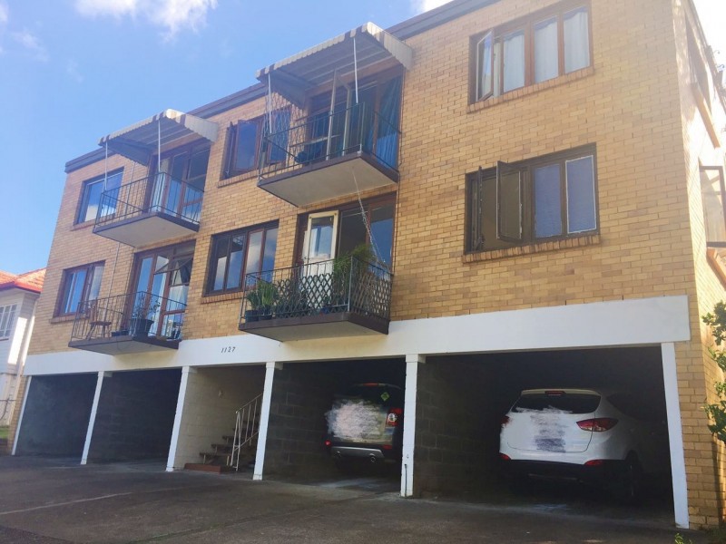 1127 Logan Road, Holland Park QLD 4121