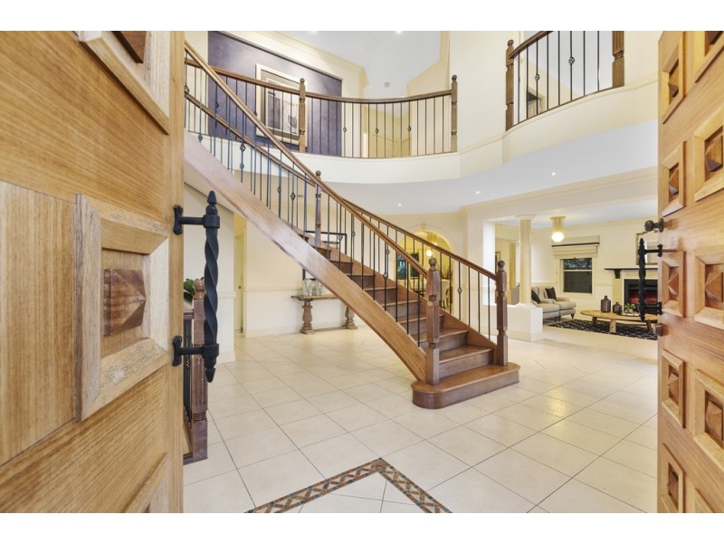 23 Drysdale St, Mount Ommaney QLD 4074