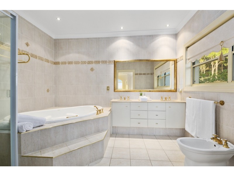 23 Drysdale St, Mount Ommaney QLD 4074