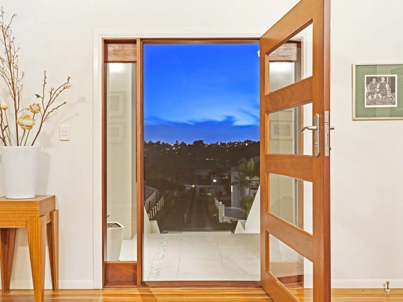 11 Drysdale Street, Mount Ommaney QLD 4074