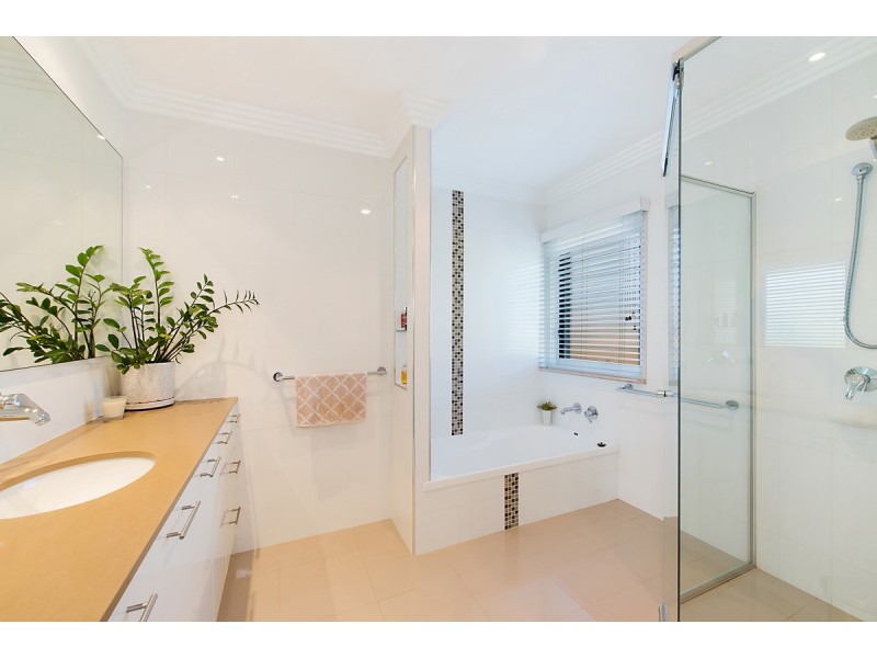 4 Pavo Street, Camp Hill QLD 4152