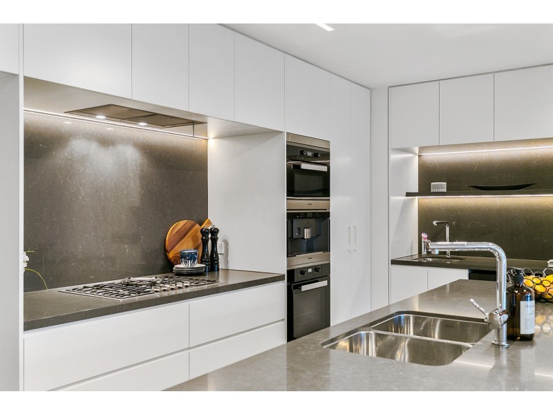 9104/50 Parkside Circuit, Hamilton QLD 4007