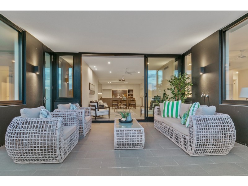 9104/50 Parkside Circuit, Hamilton QLD 4007