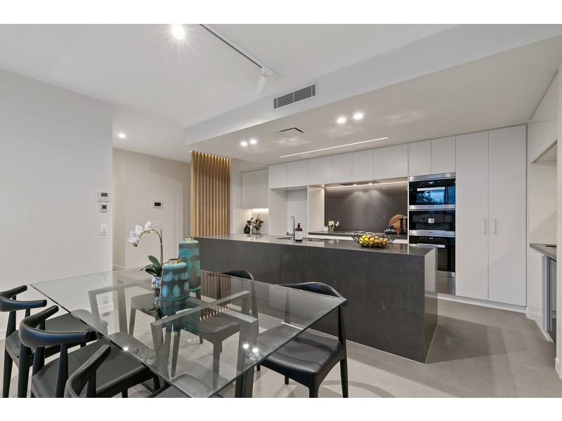 9104/50 Parkside Circuit, Hamilton QLD 4007