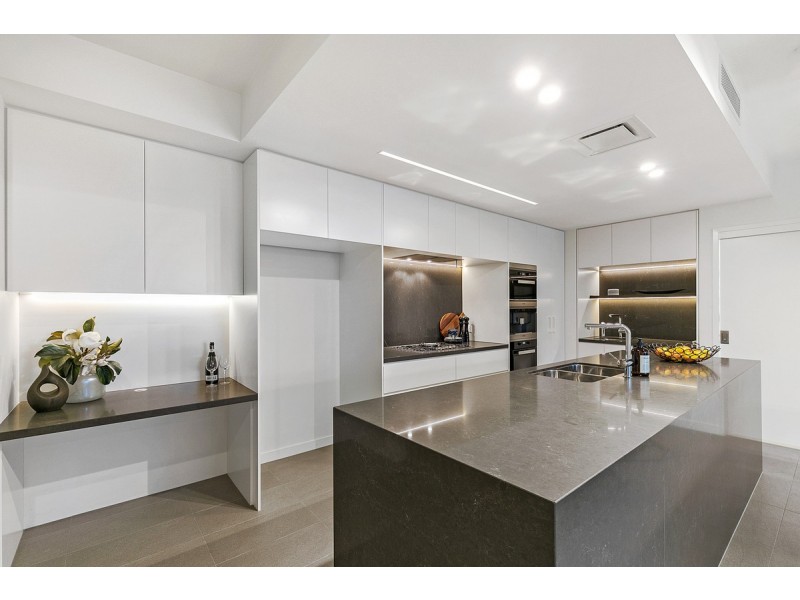 9104/50 Parkside Circuit, Hamilton QLD 4007