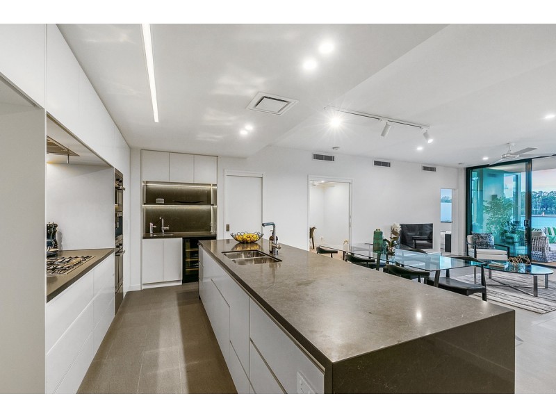 9104/50 Parkside Circuit, Hamilton QLD 4007