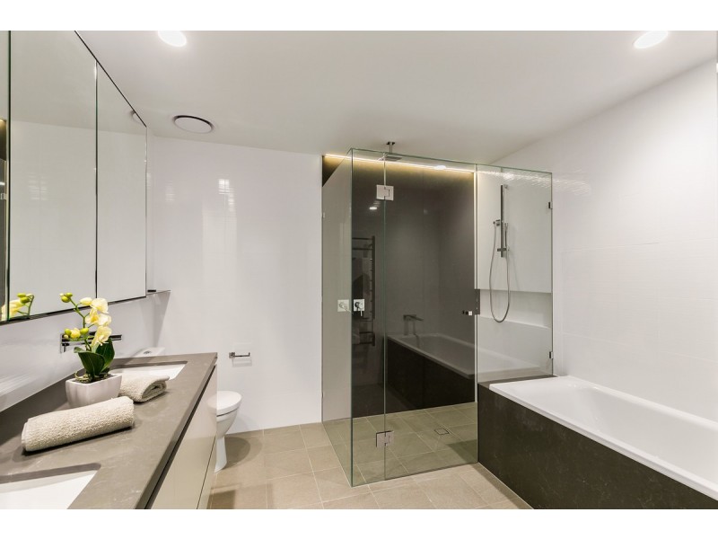 9104/50 Parkside Circuit, Hamilton QLD 4007