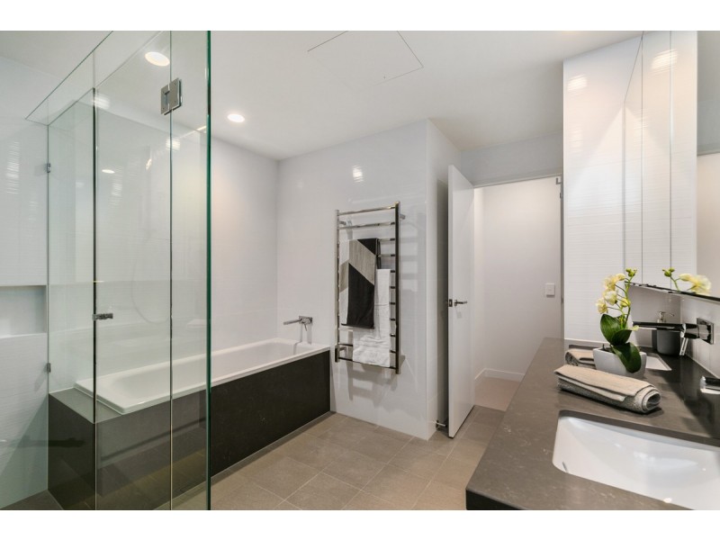 9104/50 Parkside Circuit, Hamilton QLD 4007