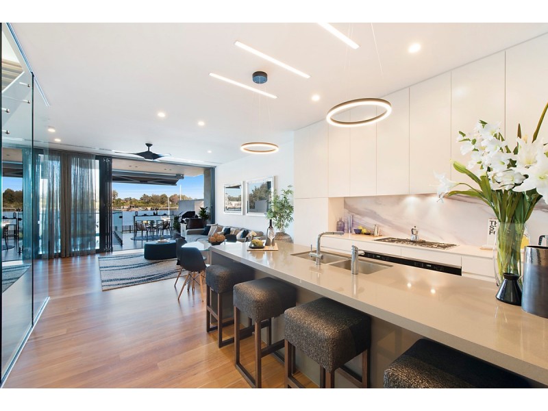 5/102 Parkside Circuit, Hamilton QLD 4007