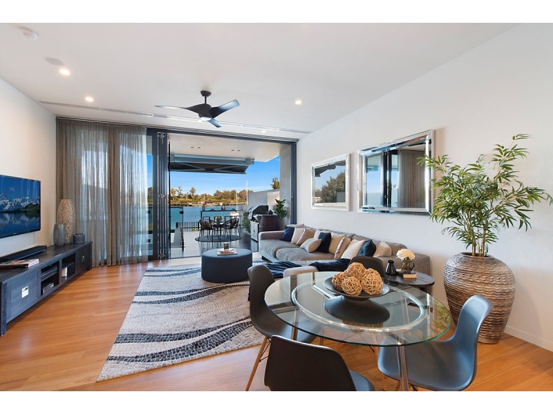 5/102 Parkside Circuit, Hamilton QLD 4007