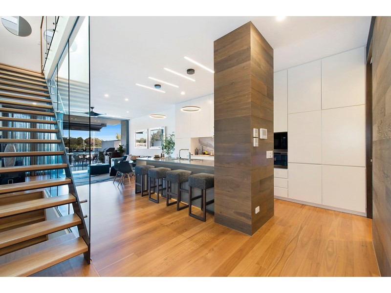 5/102 Parkside Circuit, Hamilton QLD 4007