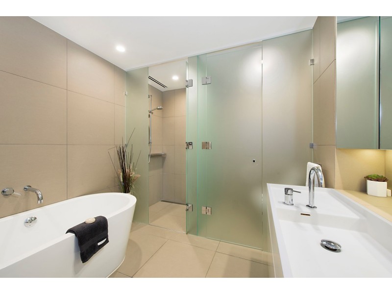 5/102 Parkside Circuit, Hamilton QLD 4007