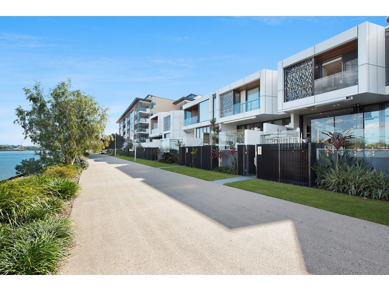 5/102 Parkside Circuit, Hamilton QLD 4007