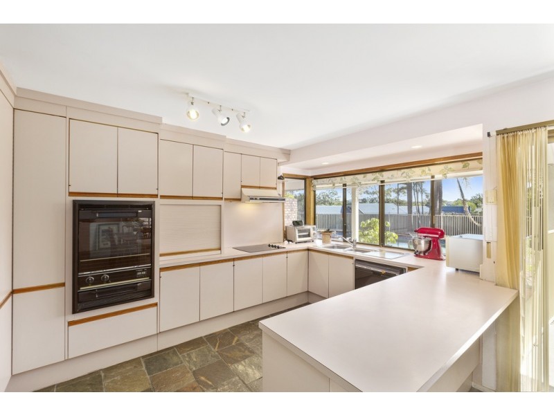 2 Kenny Court, Mount Ommaney QLD 4074