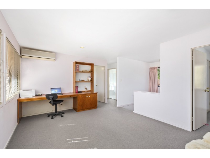 2 Kenny Court, Mount Ommaney QLD 4074