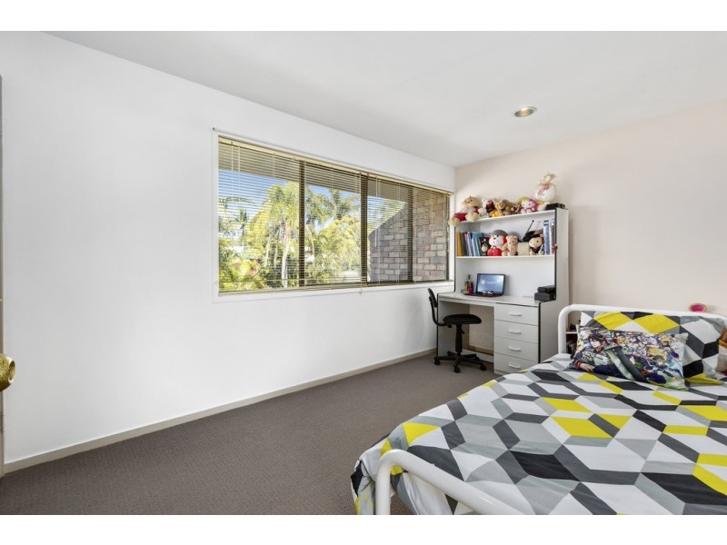 2 Kenny Court, Mount Ommaney QLD 4074