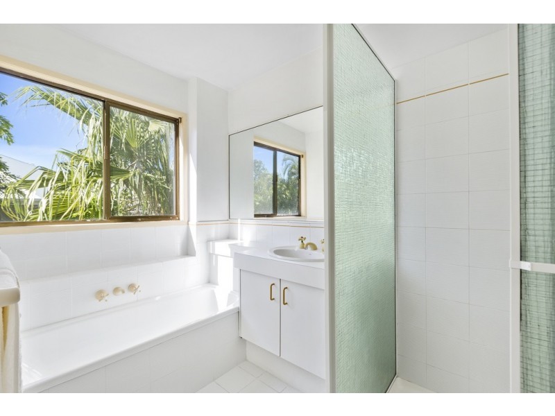 2 Kenny Court, Mount Ommaney QLD 4074