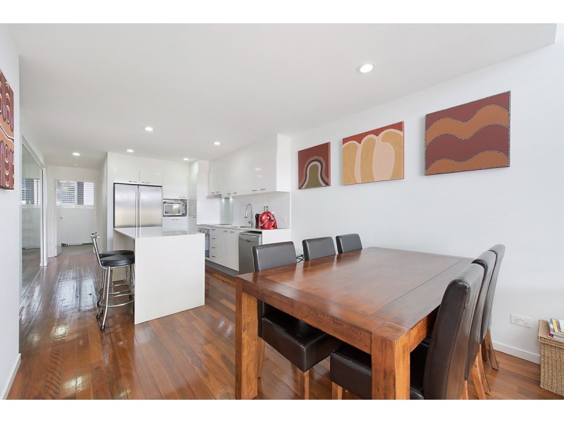 2/14 Military Close, Annerley QLD 4103