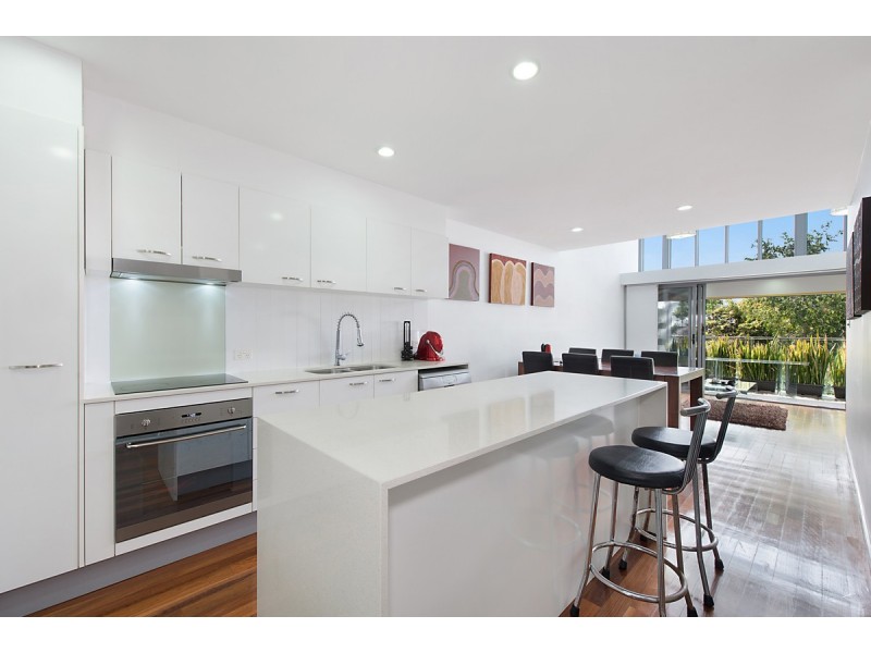 2/14 Military Close, Annerley QLD 4103