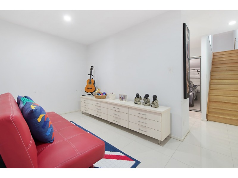 2/14 Military Close, Annerley QLD 4103