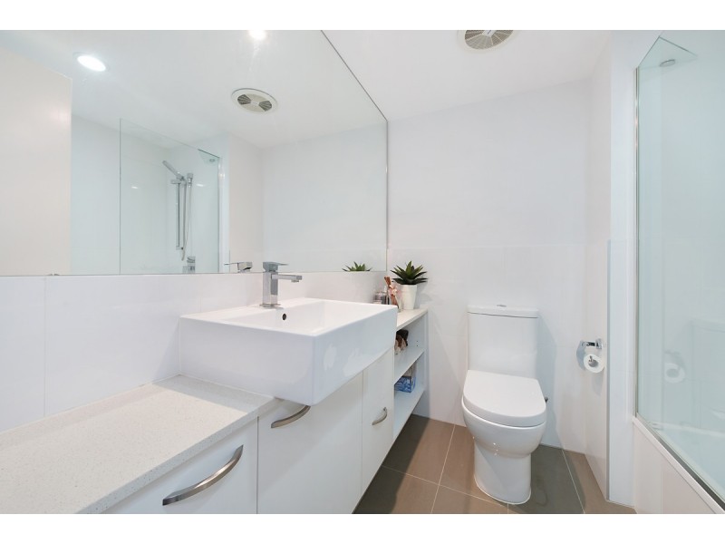 2/14 Military Close, Annerley QLD 4103