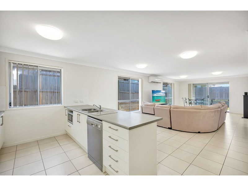 5 Hallvard Crescent, Augustine Heights QLD 4300
