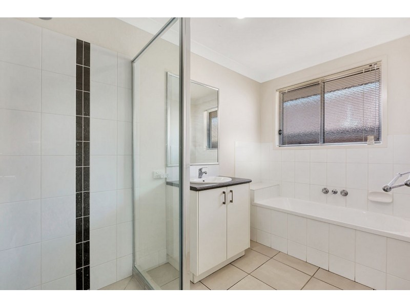 5 Hallvard Crescent, Augustine Heights QLD 4300