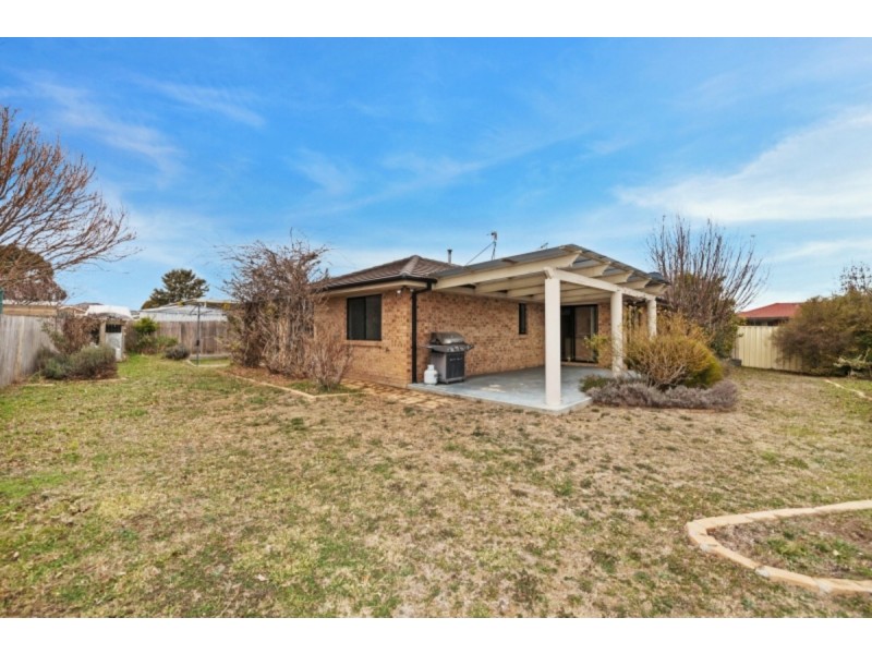 6 Fairlight Street, Dunlop ACT 2615