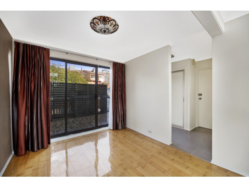 8/22 Namatjira Drive, Weston ACT 2611
