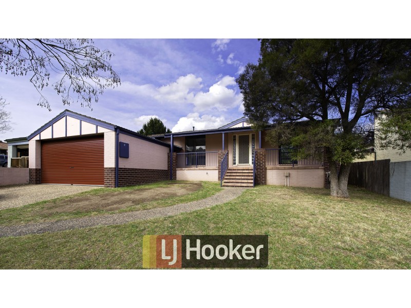 8 Nivison Place, Charnwood ACT 2615