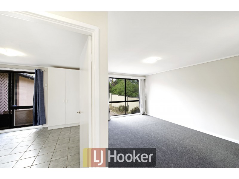 8 Nivison Place, Charnwood ACT 2615