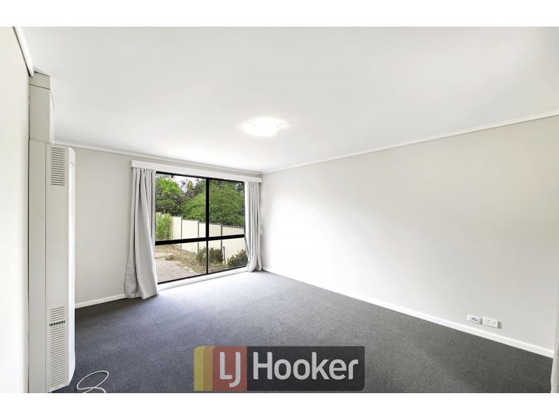 8 Nivison Place, Charnwood ACT 2615