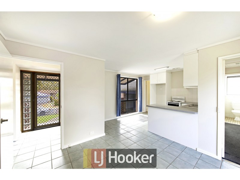 8 Nivison Place, Charnwood ACT 2615