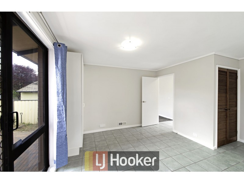 8 Nivison Place, Charnwood ACT 2615