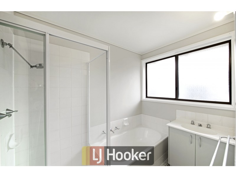 8 Nivison Place, Charnwood ACT 2615