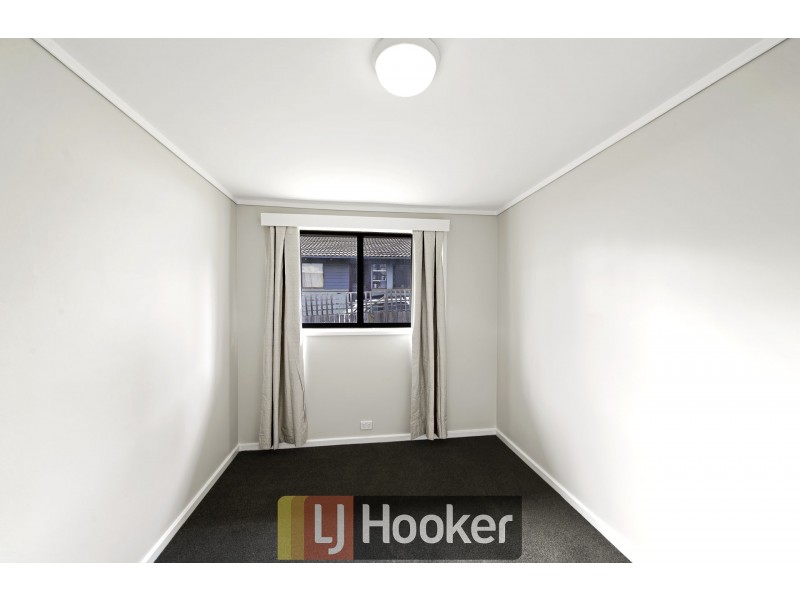 8 Nivison Place, Charnwood ACT 2615