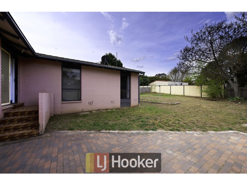 8 Nivison Place, Charnwood ACT 2615