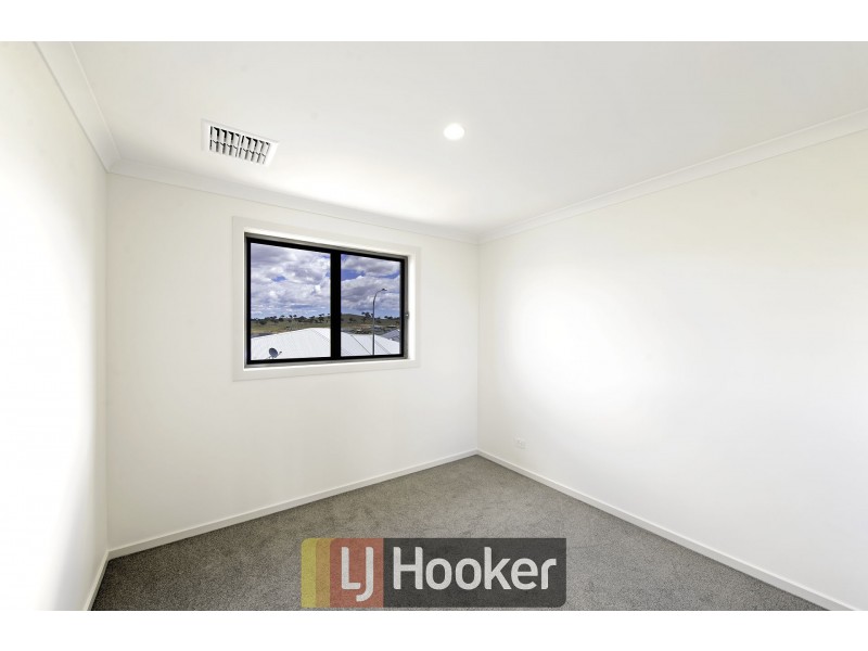 268 Gorman Drive, Googong NSW 2620