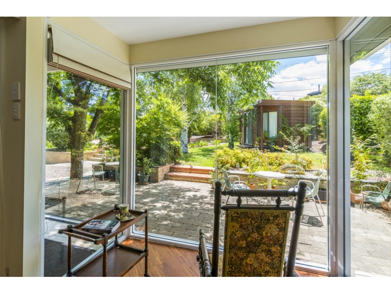 16 Dookie Street, Farrer ACT 2607