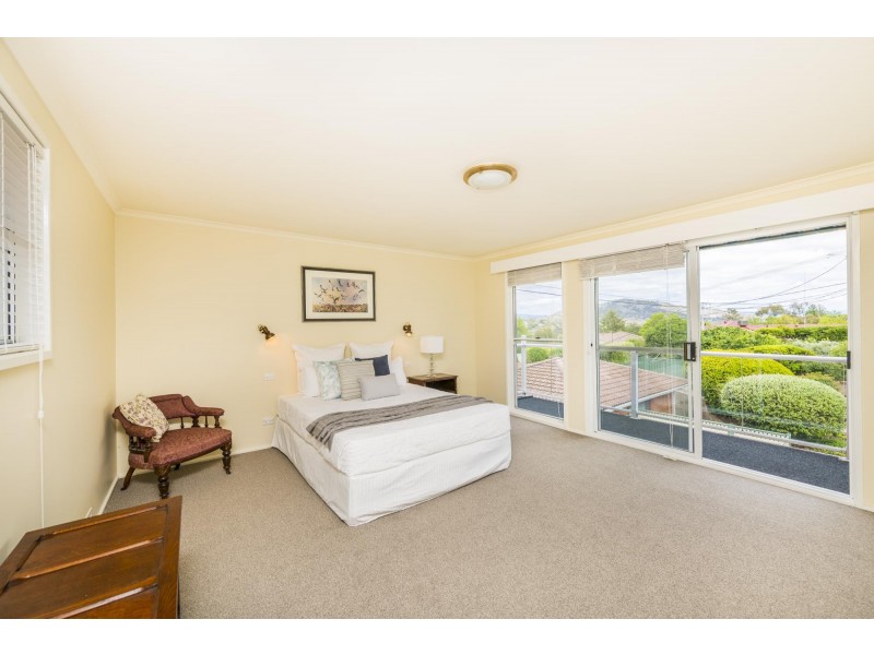 16 Dookie Street, Farrer ACT 2607