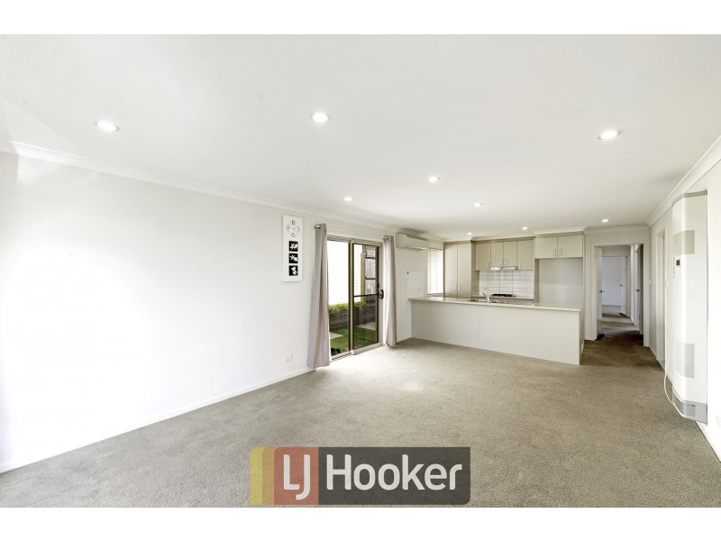 52 Hilda Kincaid Crescent, Macgregor ACT 2615