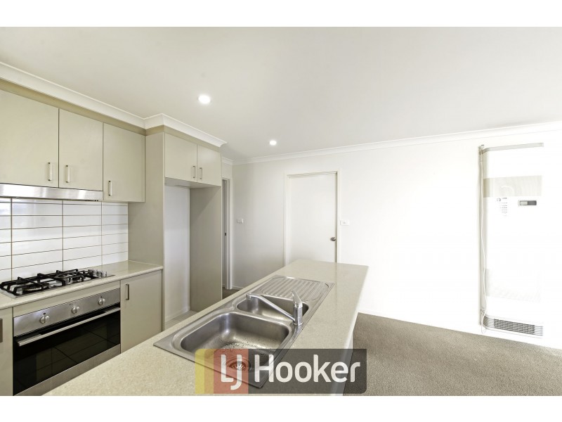 52 Hilda Kincaid Crescent, Macgregor ACT 2615